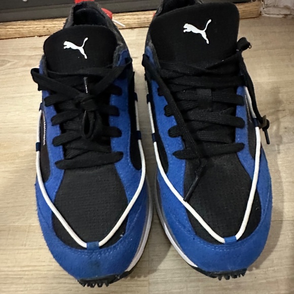 Sneakers - Picture 2 of 3